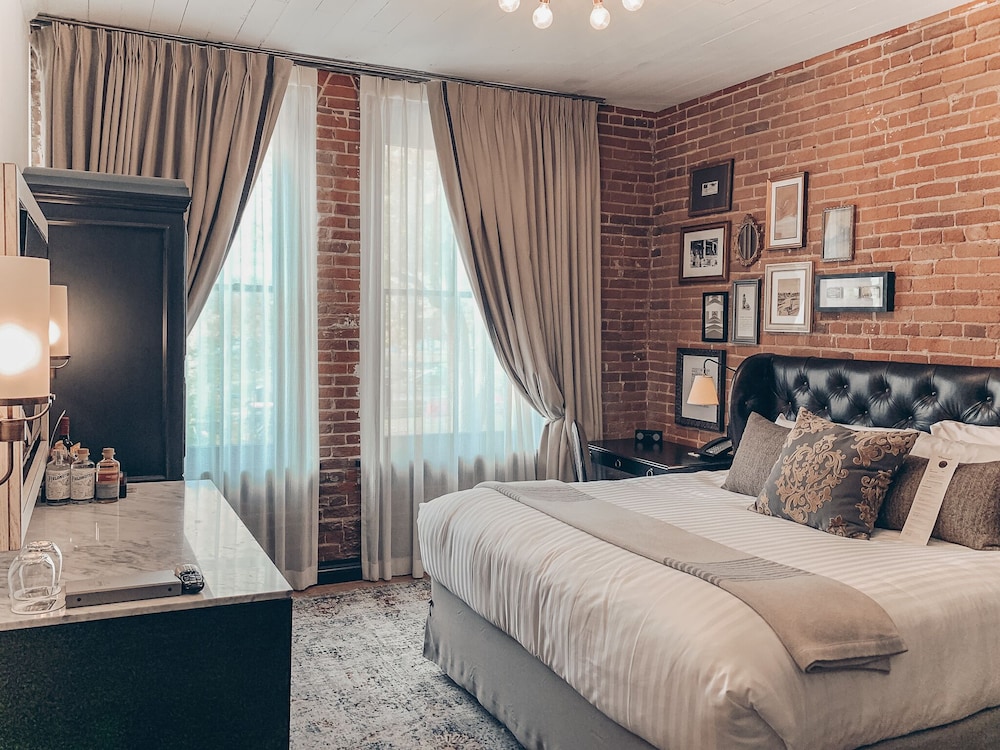 The Charmant Hotel - photo 18