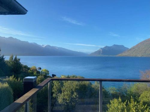 Private Retreat Stunning Lake & Mountain Views in Queenstown, New Zealand