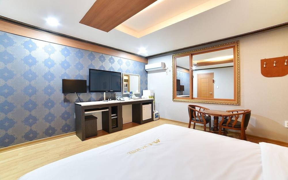 M Boss Motel in Mokpo, South Korea