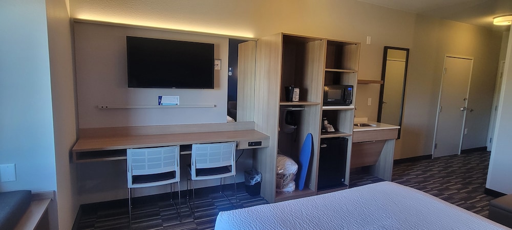 Microtel Inn & Suites by Wyndham Fountain Fort Carson - photo 19