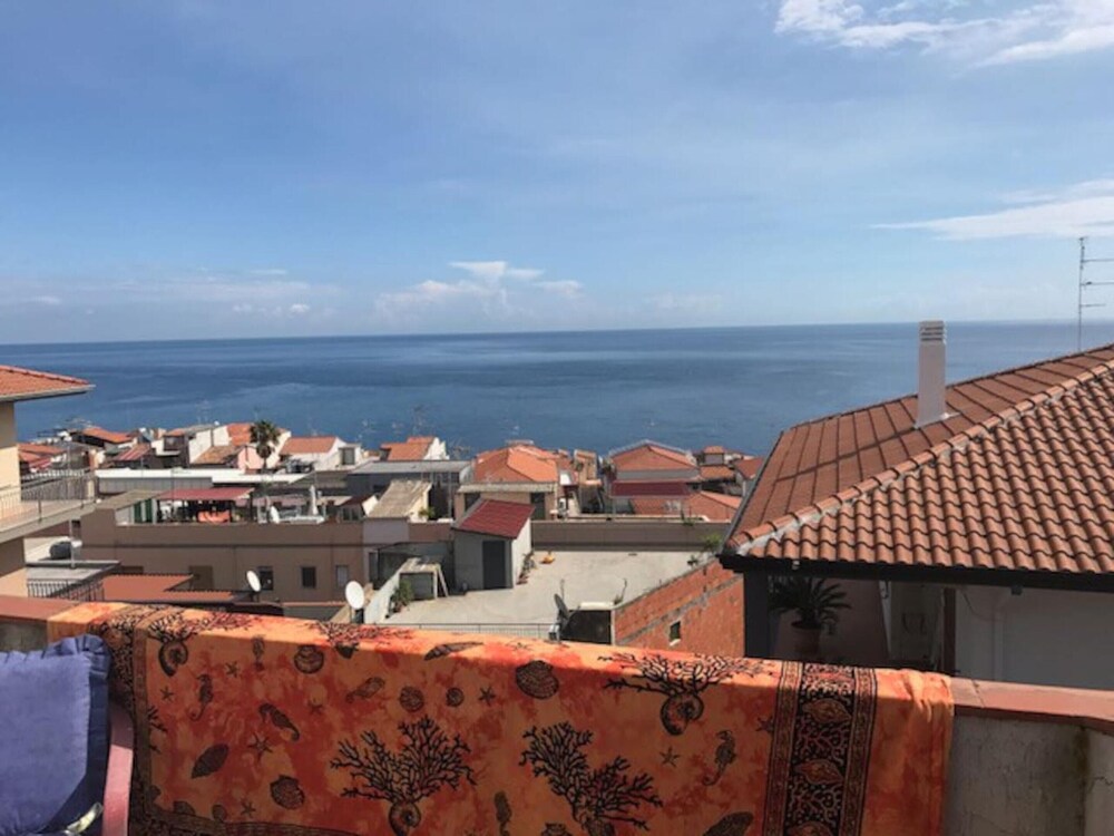 Spacious Apartment with Sea View in Aci Castello — 4-Star Luxury Hotel in Aci Castello, Italy