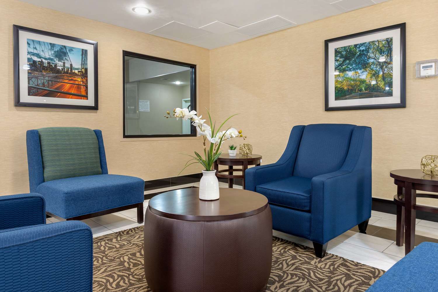 Comfort Inn and Suites Near JFK Air Train - photo 5