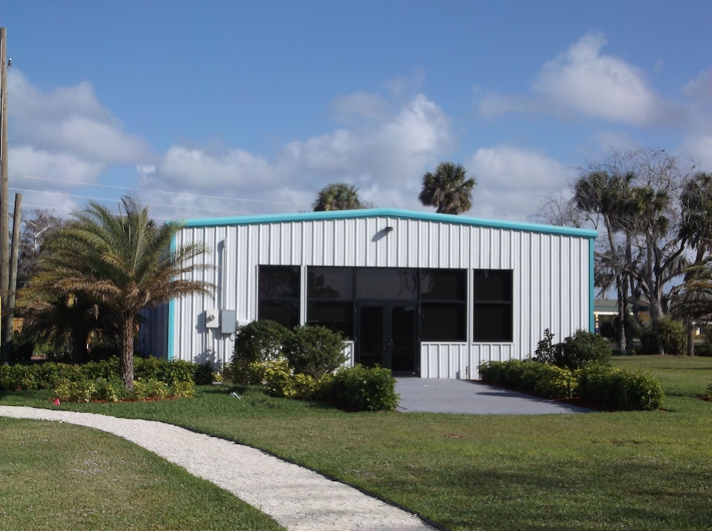 Days Inn & Suites by Wyndham Lake Okeechobee - photo 58