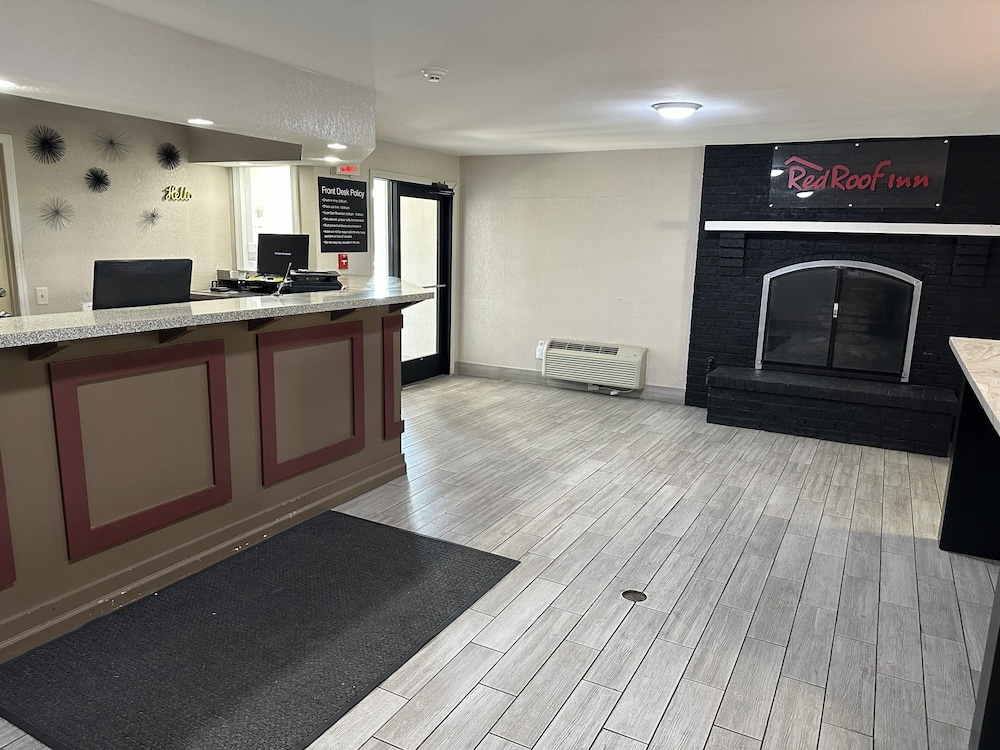Red Roof Inn & Suites Marysville - photo 2