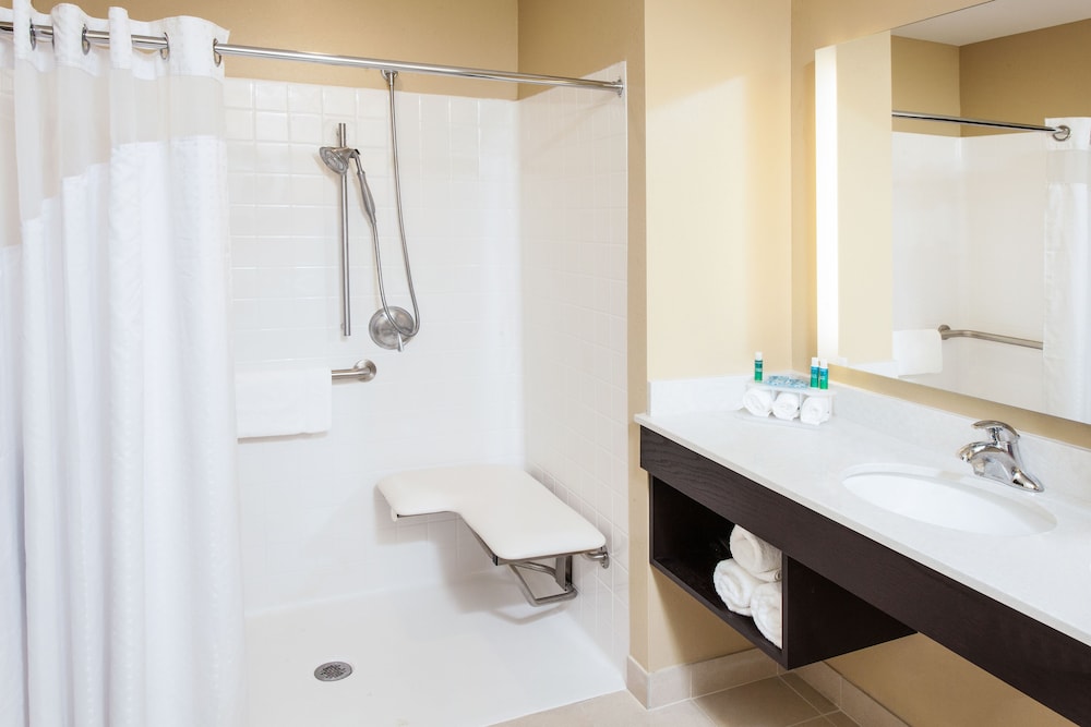 Holiday Inn Express & Suites Sandusky by IHG - photo 20