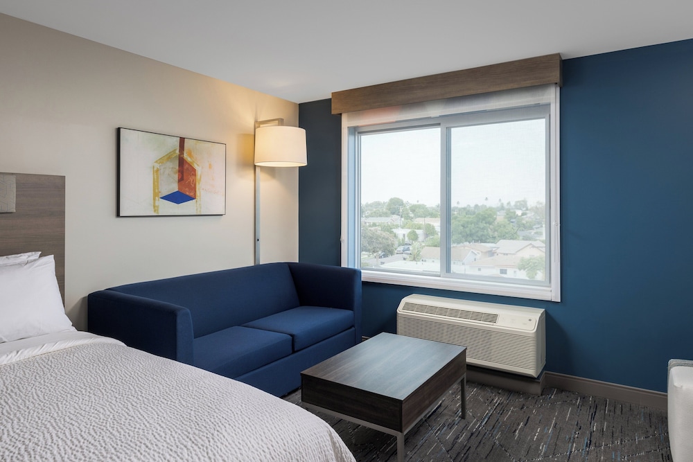 Holiday Inn Express & Suites Hawaiian Gardens by IHG - photo 12
