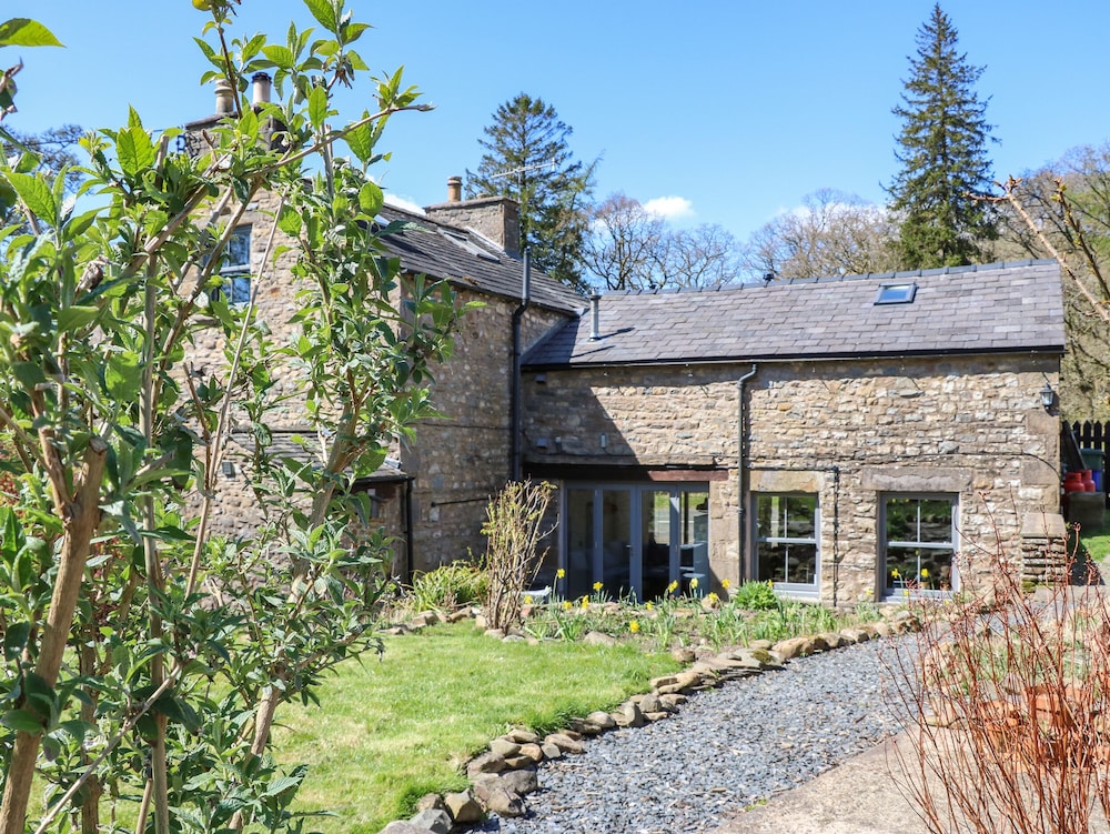 Burnt Mill Cottage — 4-Star Luxury Hotel in Sedbergh, United Kingdom
