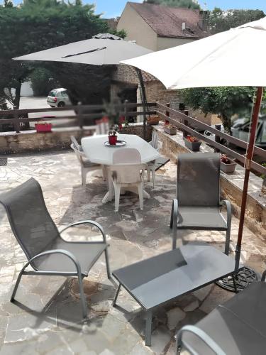 Maison charmante à Lavercantière avec piscine partagée — Salviac — photo 2