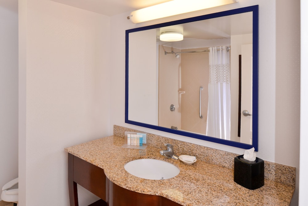 Hampton Inn & Suites Plymouth - photo 34