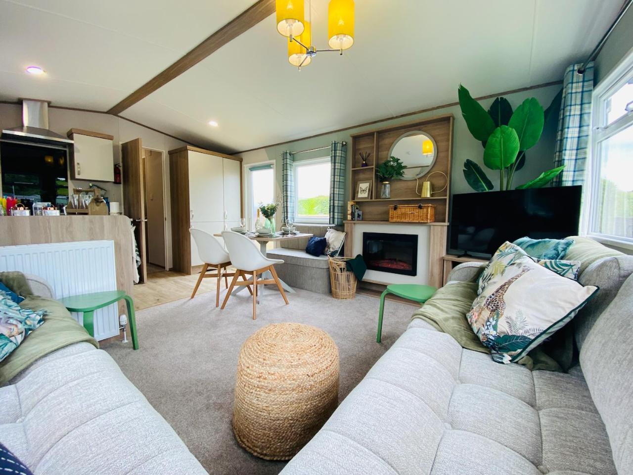 The Sanctuary Holiday Home Escape the Ordinary — 4-Star Luxury Hotel in Knaresborough, United Kingdom
