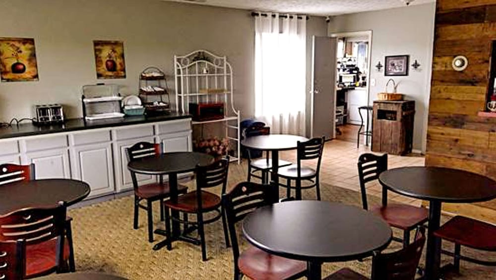 Sunrise Inn Williamstown - photo 26