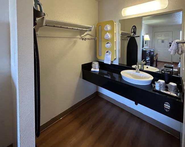 Motel 6 Bellflower CA Los Angeles - photo 10