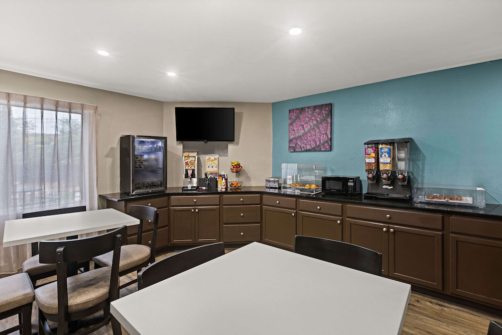 Red Roof Inn Atlanta East Lithonia - photo 26