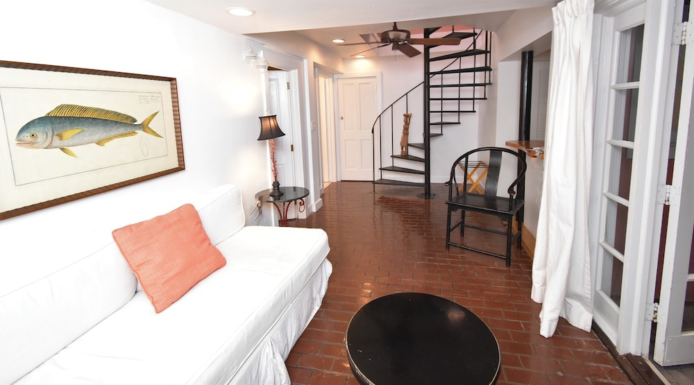 Simonton Court Historic Inn & Cottages - photo 145