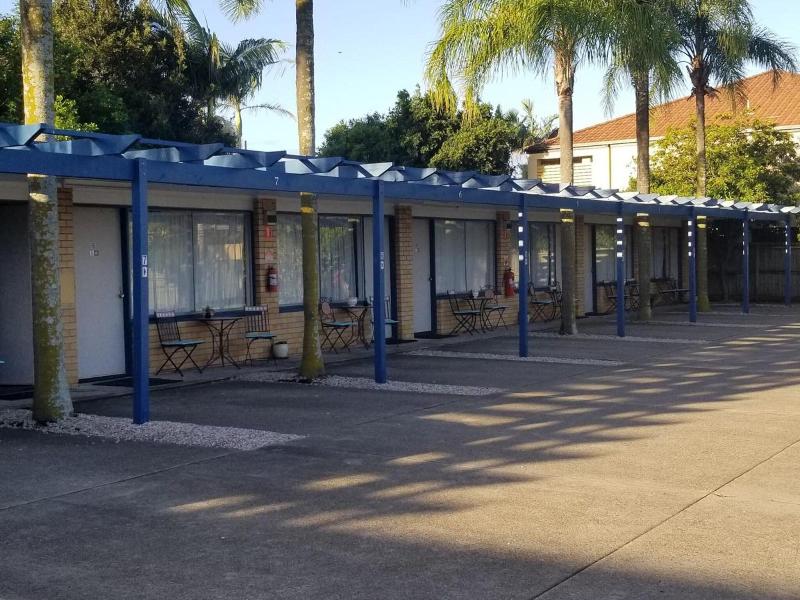 Raceways Motel — Hamilton