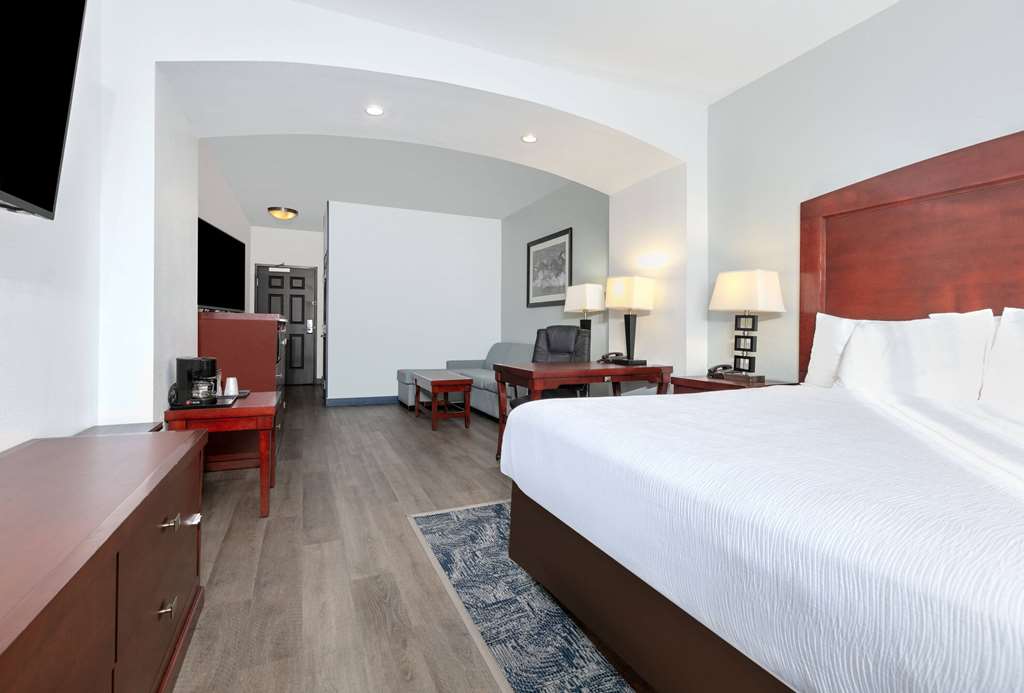 La Quinta Inn & Suites by Wyndham Fort Worth NE Mall - photo 26