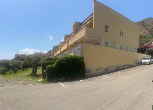 Tolosa Apartment Piscina E Parcheggio Inclusi — 4-Star Luxury Hotel in Letojanni, Italy