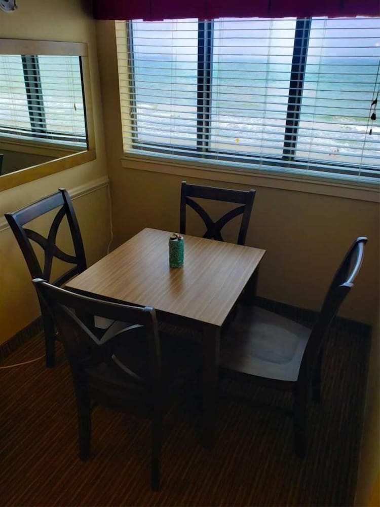 The Palace 401 - photo 12