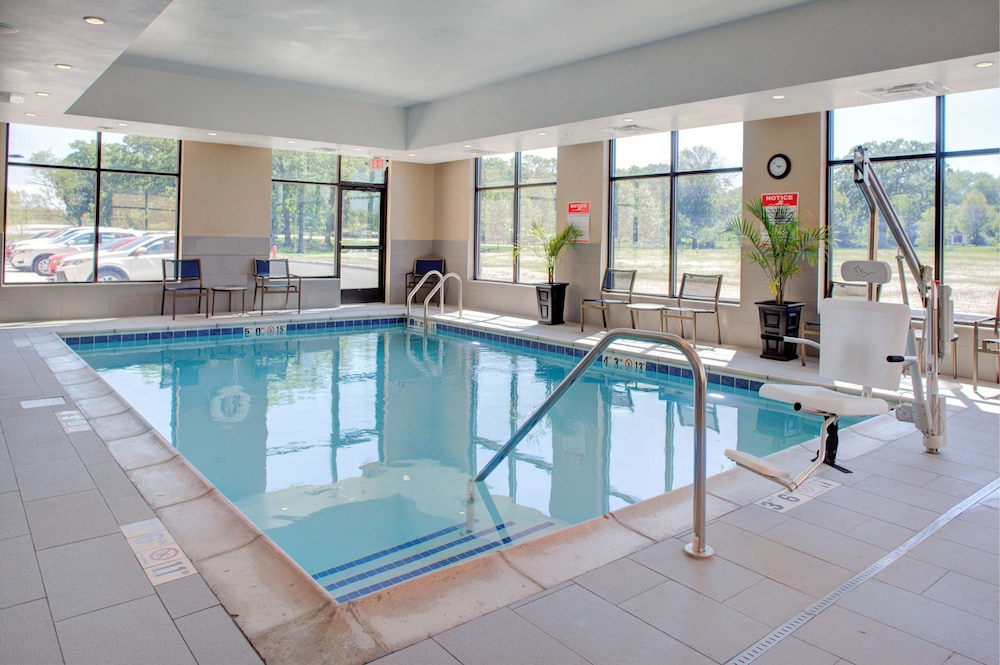 Hampton Inn & Suites Chicago Burr Ridge - photo 16