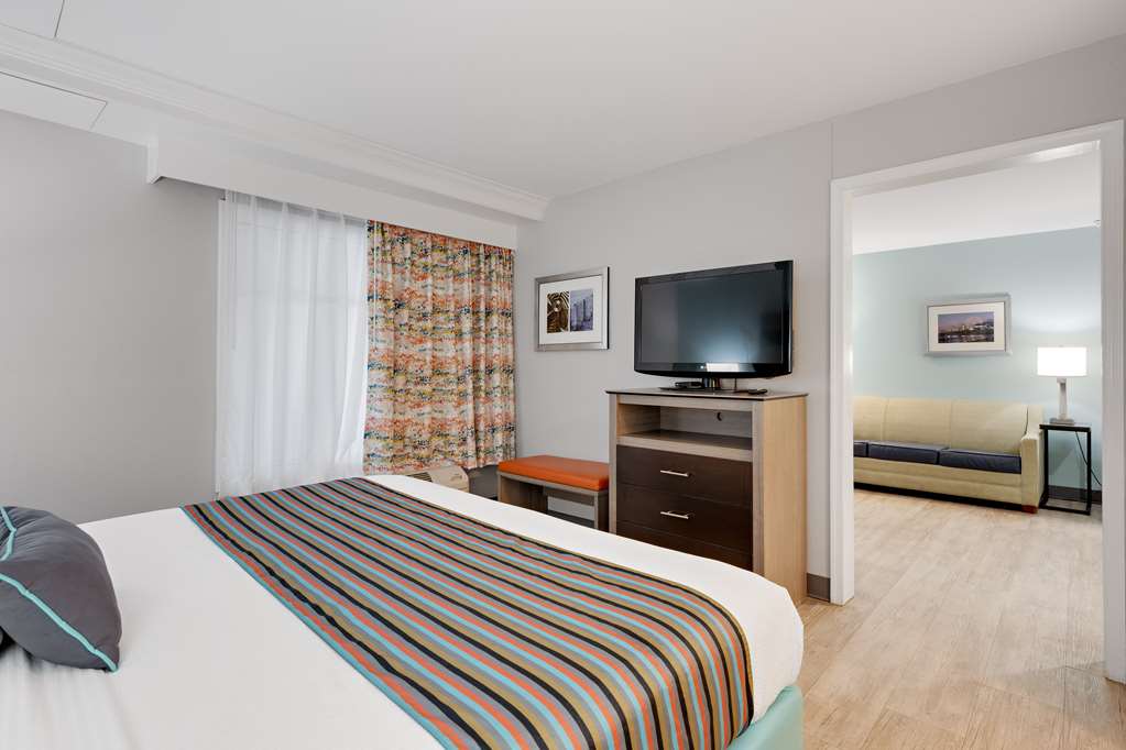 Best Western Plus Holiday Sands Inn & Suites - photo 20