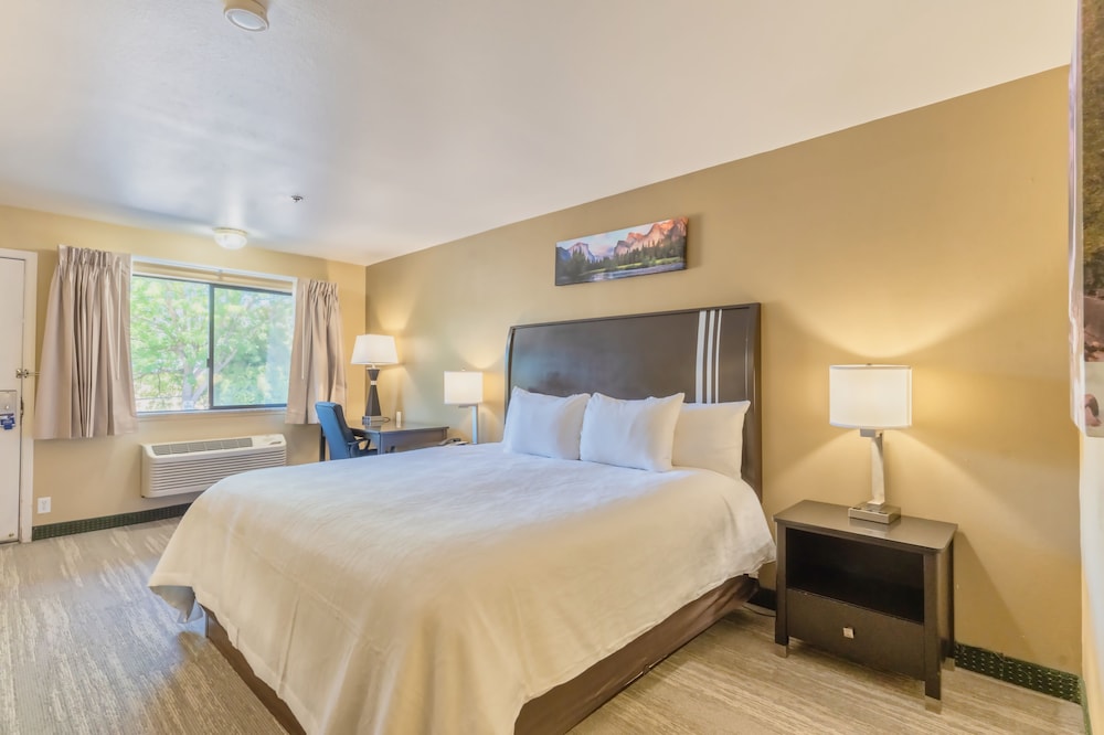 The Oakhurst Inn at Yosemite in Oakhurst, United States