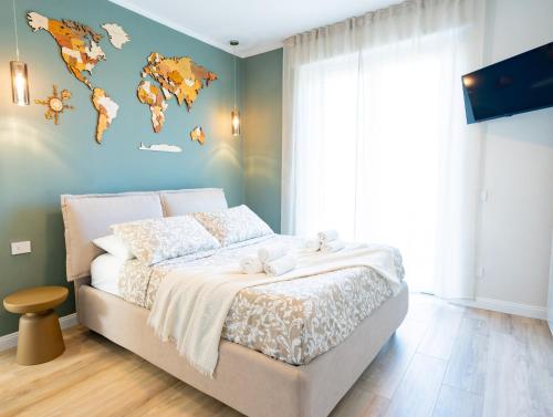 Blu Iris Deluxe apartment with jacuzzi — 4-Star Luxury Hotel in Lesa, Italy