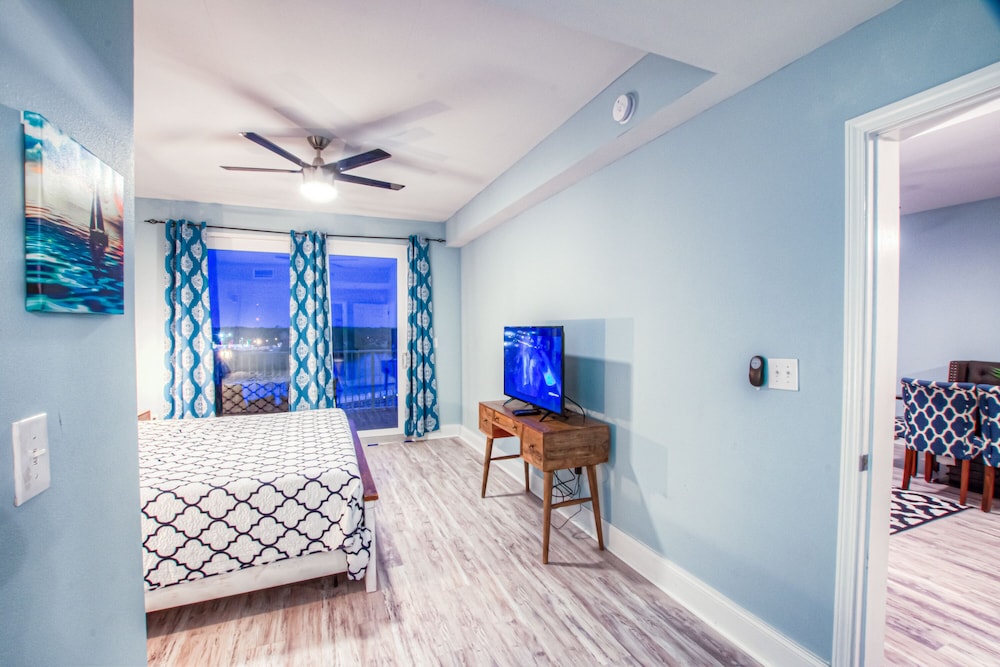 Laketown Wharf Resort by Aneliya's Rentals - photo 233
