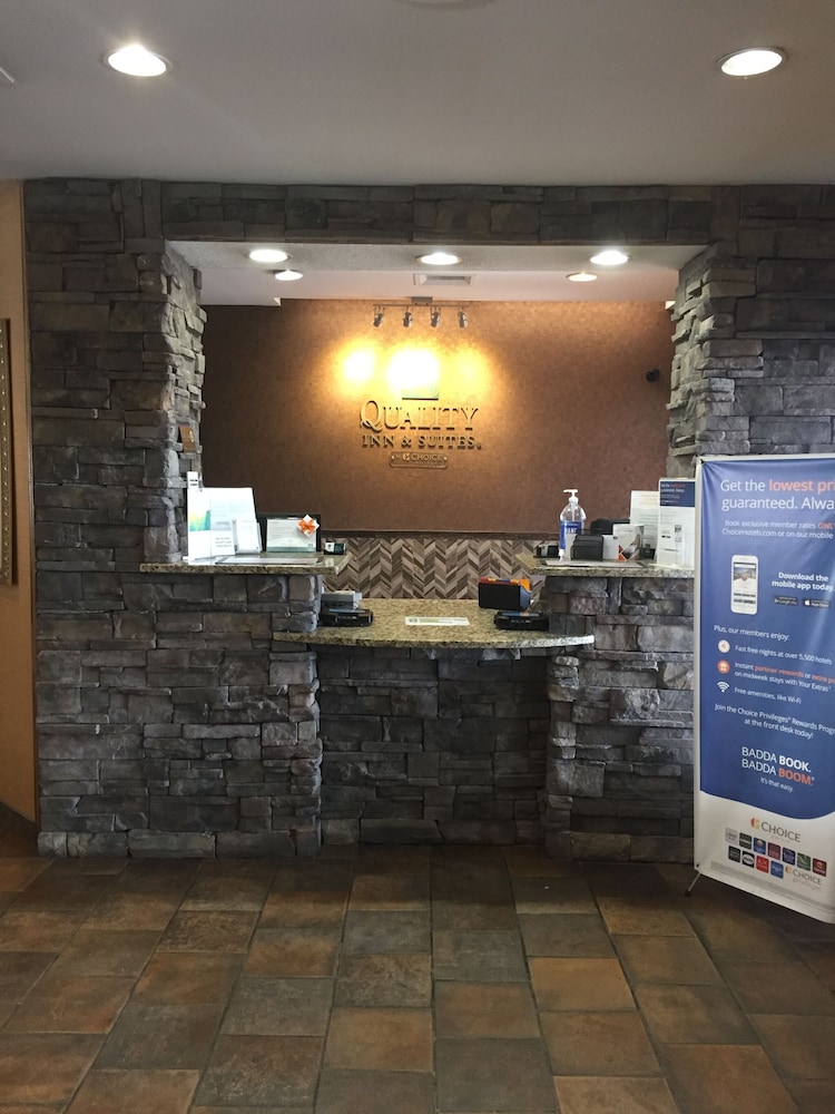 Quality Inn & Suites Albuquerque Downtown University - photo 4