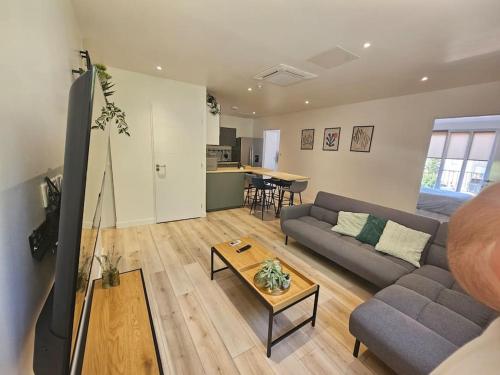 Le 14b - carbon neutral hotel in Saint-Priest