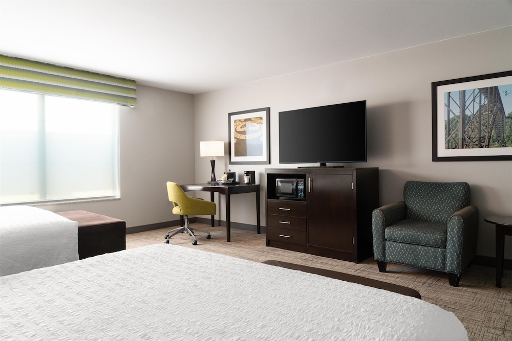 Hampton Inn Fairmont - photo 6