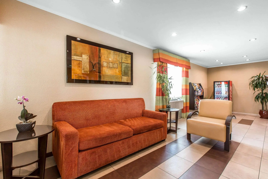Econo Lodge Inn & Suites El Cajon San Diego East - photo 18