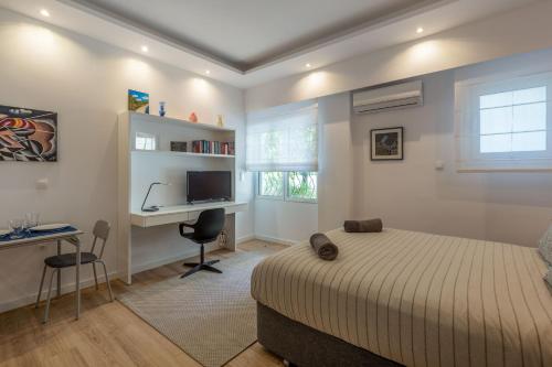 Funky Apt in Central Athens 5' from Metro — 4-Star Luxury Hotel in Zografos, Greece