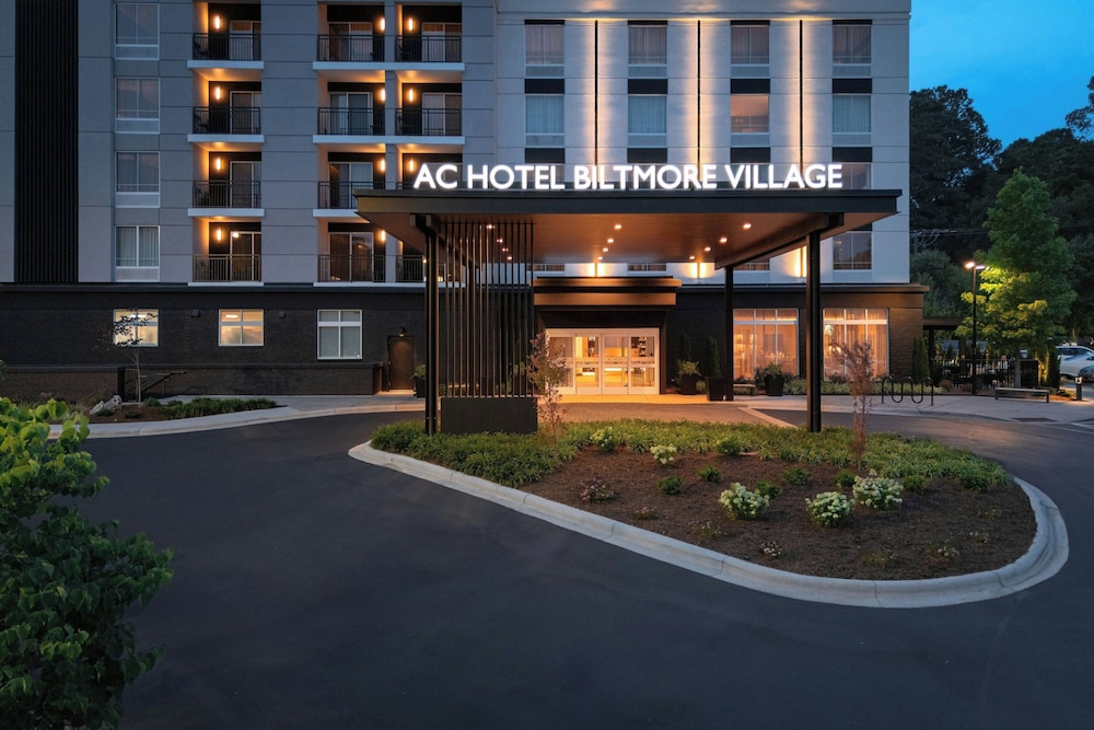 Holiday Inn & Suites Asheville Biltmore Village Area - photo 67