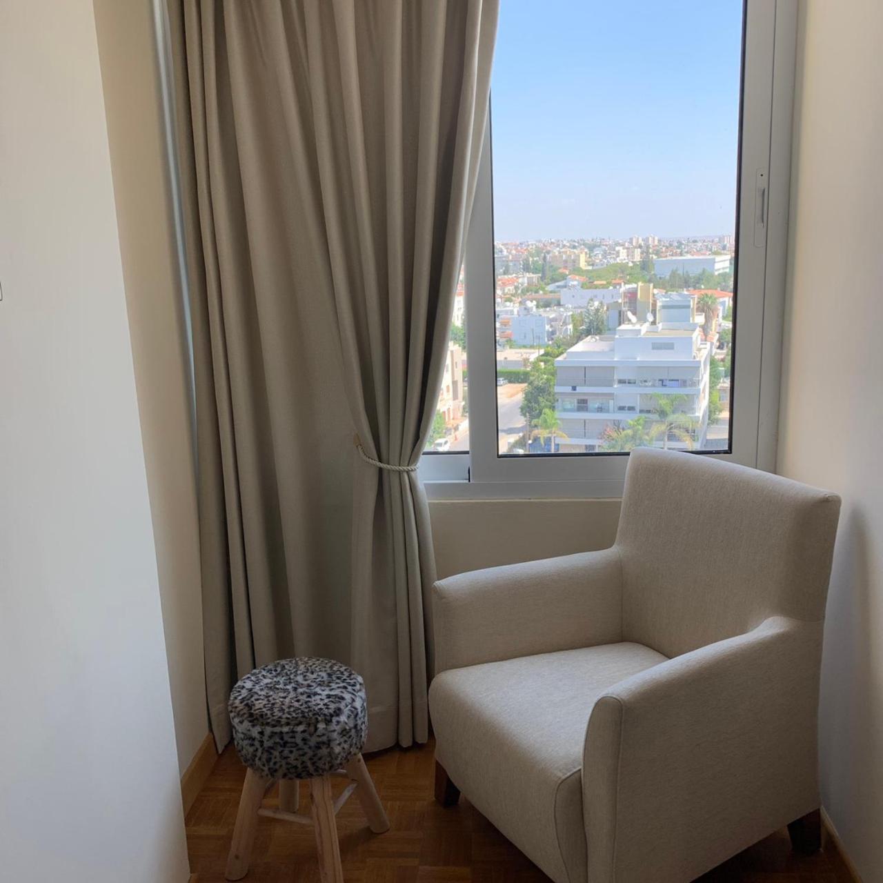 Modern 2 bed room large apartment