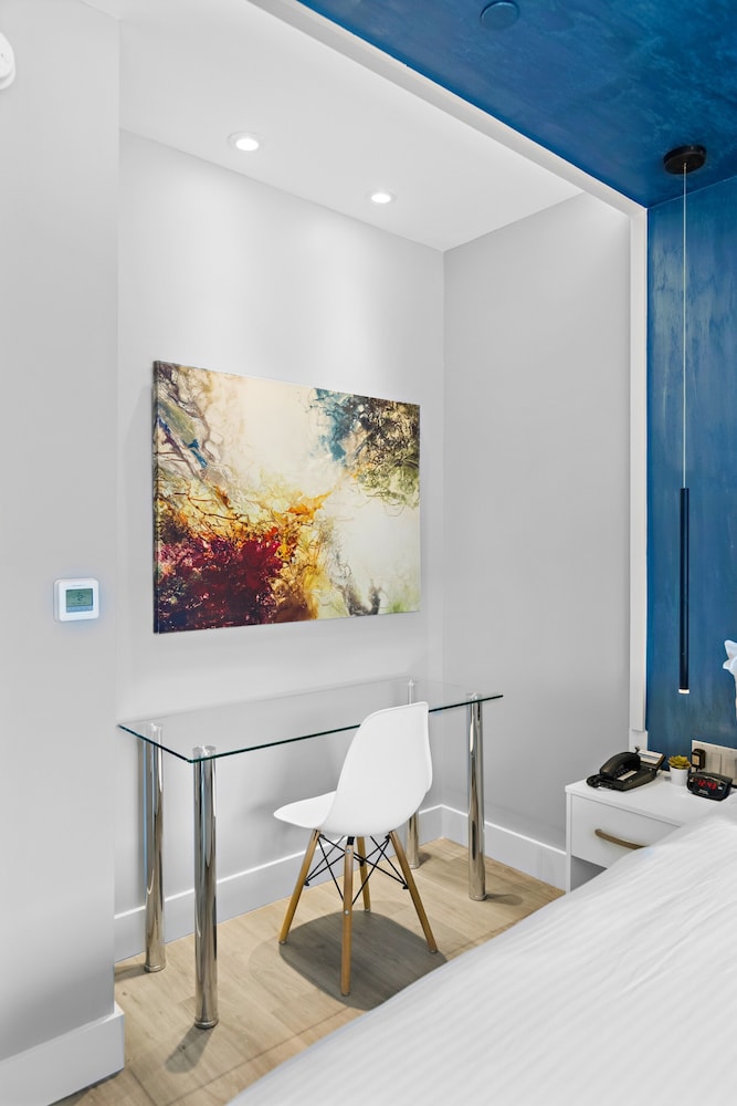 Global Luxury Suites at The Arches - photo 27