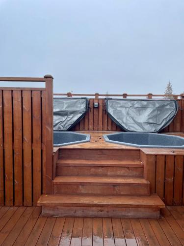 LL Properties TB24 Elegant Escape w Hot tub Access