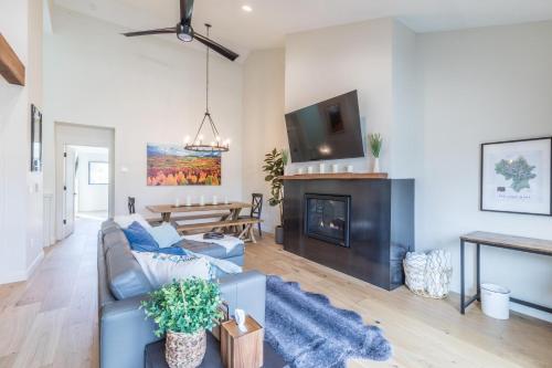 396 N Lena Street — 4-Star Luxury Hotel in Ridgway, United States