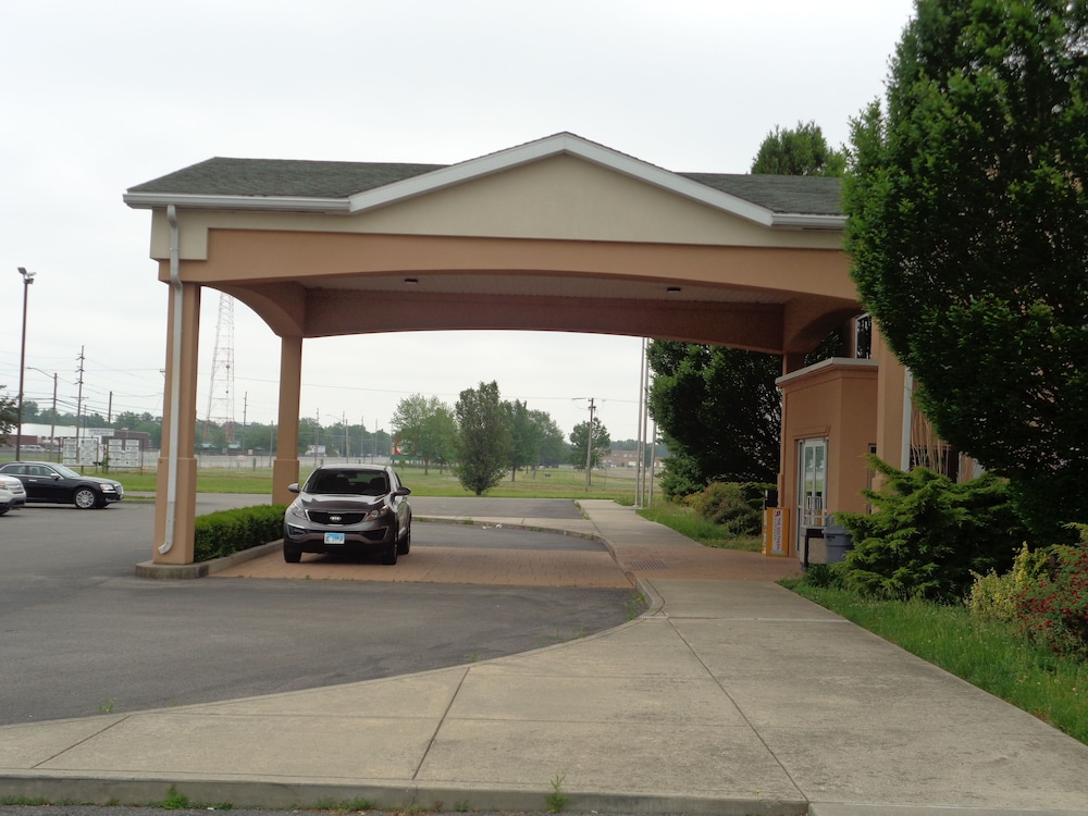 Fairgrounds Inn - photo 33