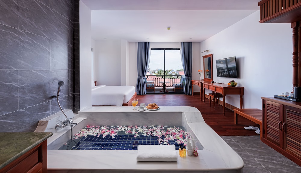 Two Seasons Siem Reap Hotel — 5-Star Luxury Hotel in Siem Reap, Cambodia