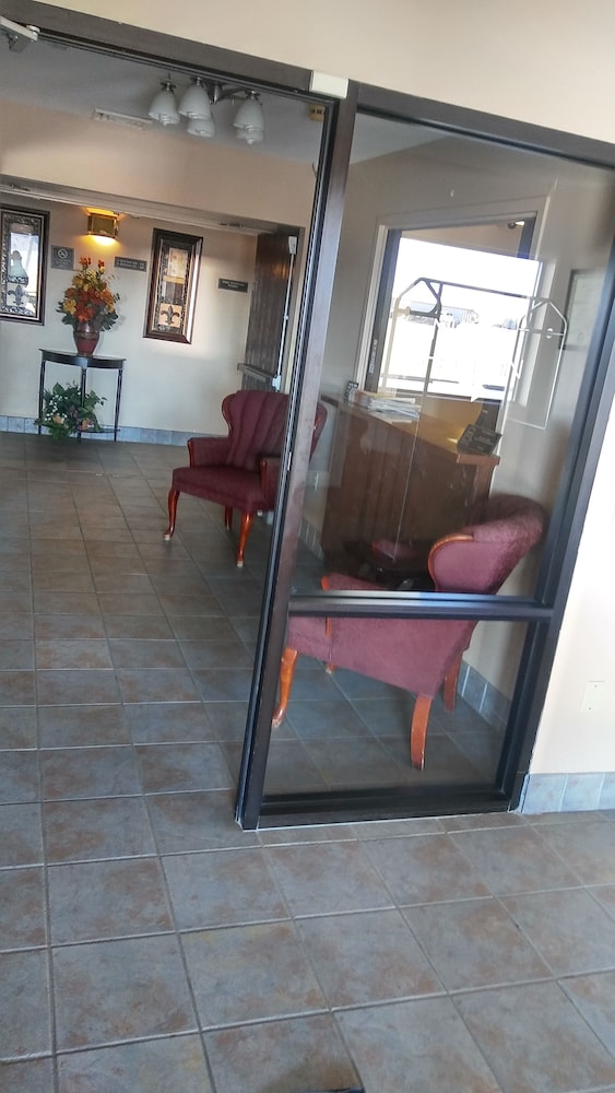 Briarwood Inn of Sparta - photo 5