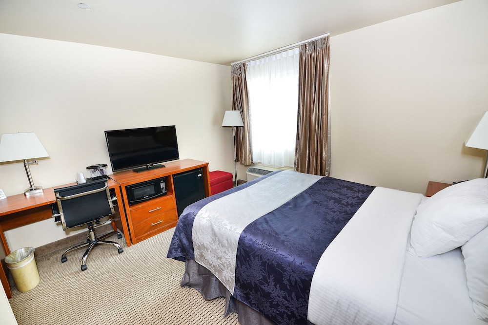 Baymont by Wyndham Grand Forks - photo 9