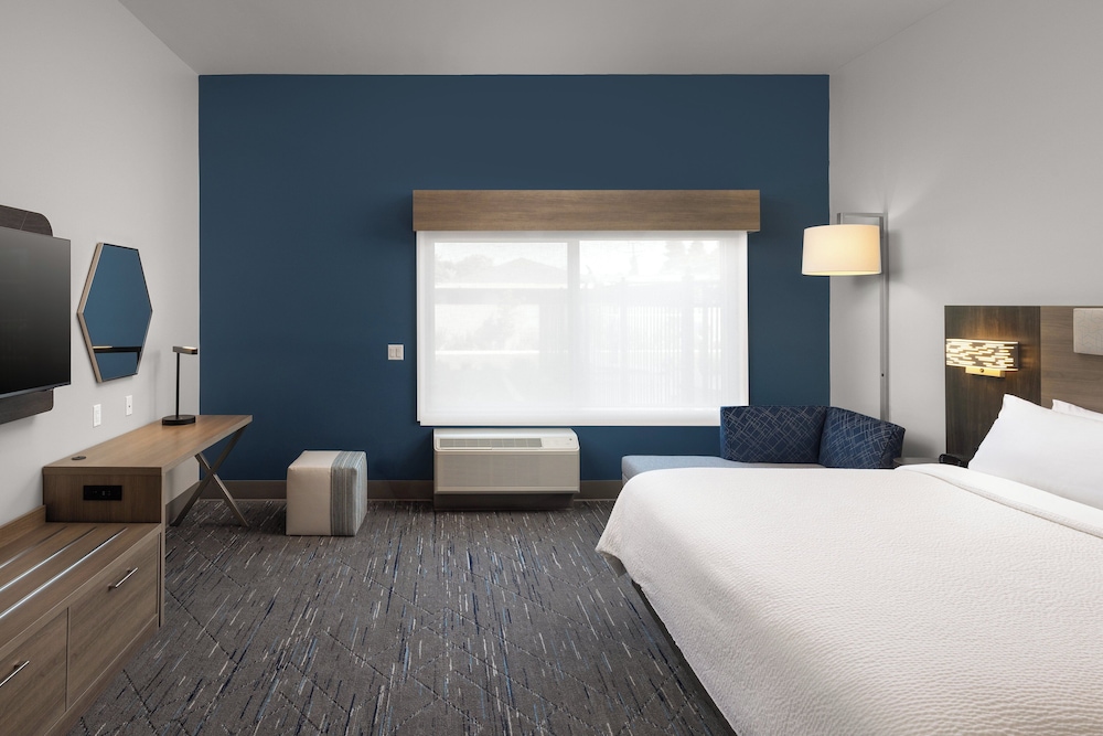 Holiday Inn Express & Suites Hawaiian Gardens by IHG - photo 18