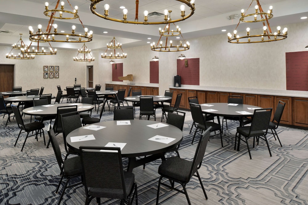 Hampton Inn & Suites Greensboro Downtown - photo 37