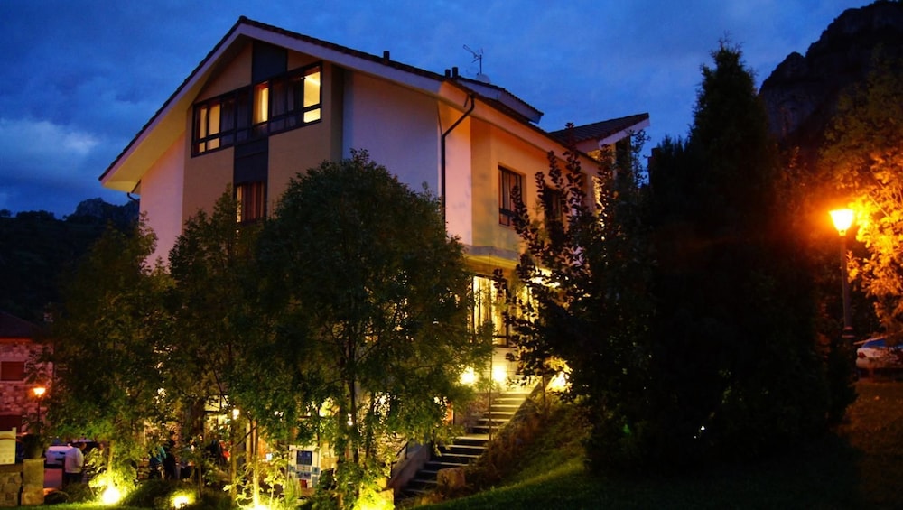 Hotel Castillo Del Alba — Pola De Somiedo