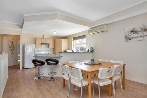 The Lighthouse - carbon neutral hotel in Port Willunga