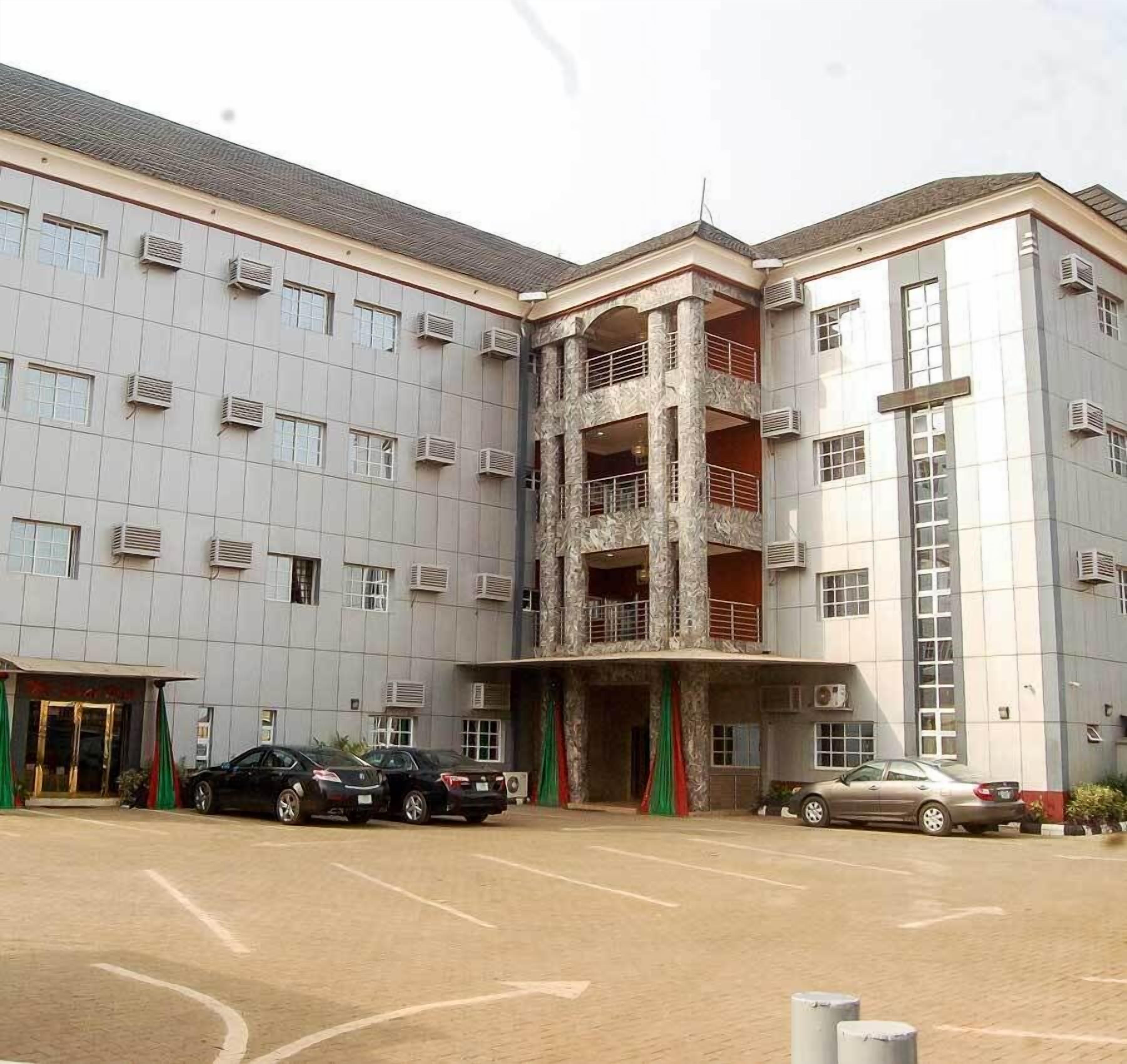 Topview Hotel Asaba - carbon neutral hotel in Asaba