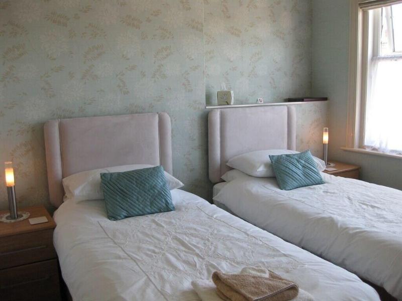 Devonia Express — 4-Star Luxury Hotel in Eastbourne, United Kingdom