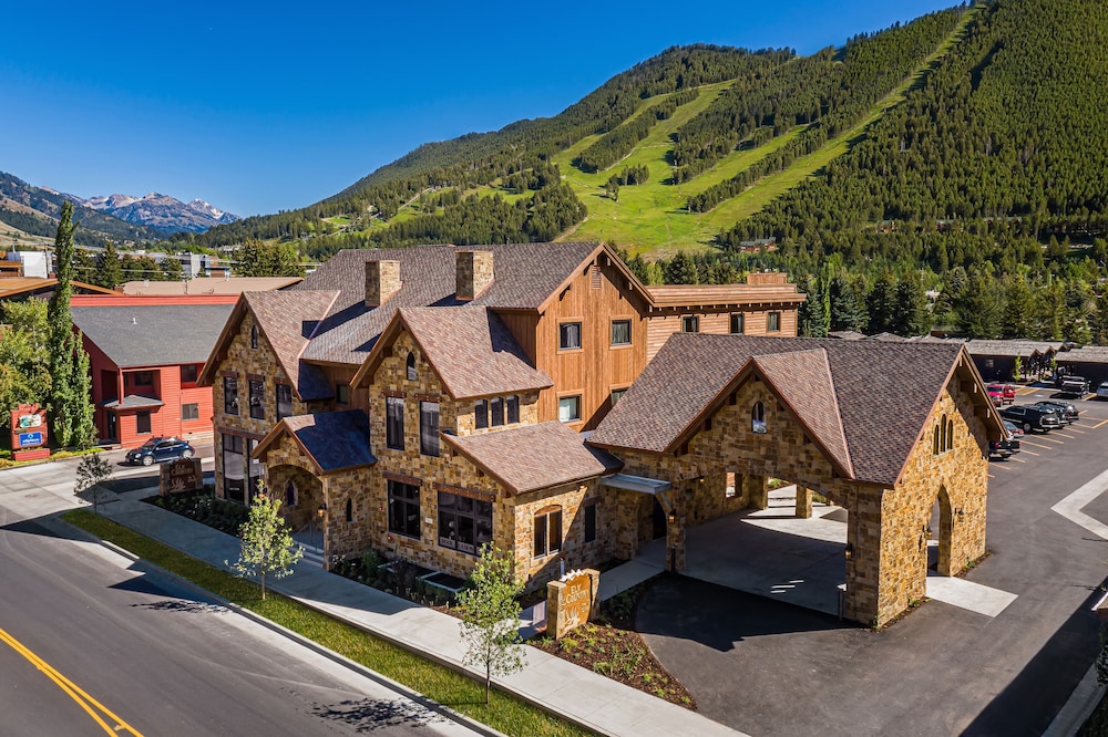 Elk Country Inn - featured photo