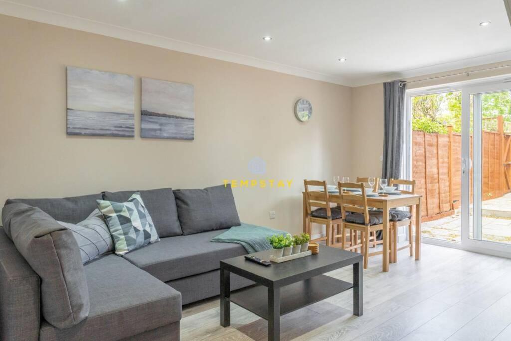 Cosy 2 Bed Free Parking Near Heathrow Pinewood — Slough
