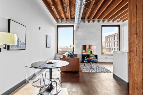Brick & Bed Riverfront Lofts P 4I — 4-Star Luxury Hotel in Saint Louis, United States